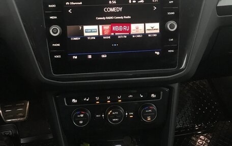 Volkswagen Tiguan II, 2018 год, 2 600 000 рублей, 2 фотография