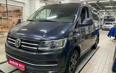 Volkswagen Caravelle T6 рестайлинг, 2018 год, 3 250 000 рублей, 1 фотография