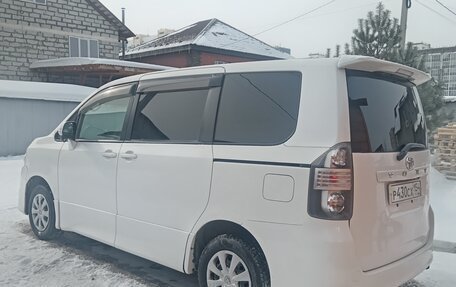 Toyota Voxy II, 2009 год, 1 330 000 рублей, 2 фотография
