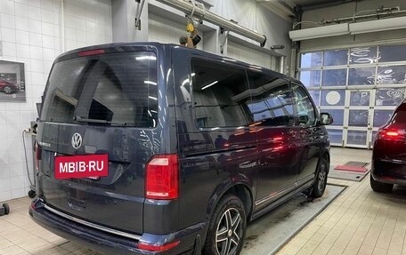 Volkswagen Caravelle T6 рестайлинг, 2018 год, 3 250 000 рублей, 3 фотография