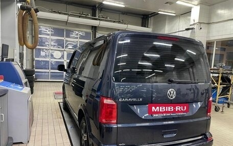 Volkswagen Caravelle T6 рестайлинг, 2018 год, 3 250 000 рублей, 4 фотография