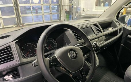 Volkswagen Caravelle T6 рестайлинг, 2018 год, 3 250 000 рублей, 6 фотография