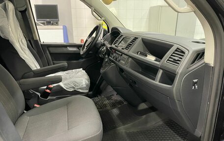 Volkswagen Caravelle T6 рестайлинг, 2018 год, 3 250 000 рублей, 8 фотография