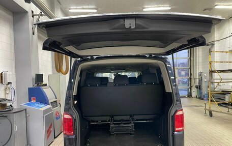 Volkswagen Caravelle T6 рестайлинг, 2018 год, 3 250 000 рублей, 5 фотография