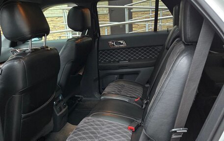 Ford Explorer VI, 2011 год, 2 480 000 рублей, 13 фотография