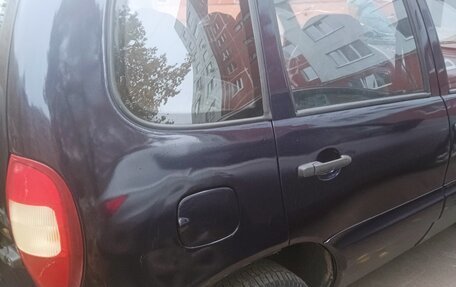 Chevrolet Niva I рестайлинг, 2004 год, 330 000 рублей, 2 фотография