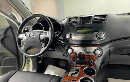 Toyota Highlander III, 2011 год, 1 550 000 рублей, 16 фотография
