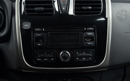 Renault Logan II, 2016 год, 859 000 рублей, 15 фотография