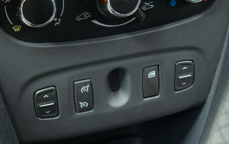 Renault Logan II, 2016 год, 859 000 рублей, 13 фотография