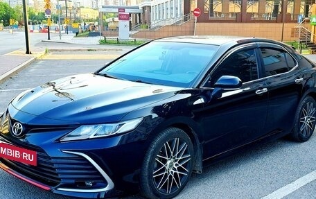 Toyota Camry, 2021 год, 3 100 000 рублей, 2 фотография