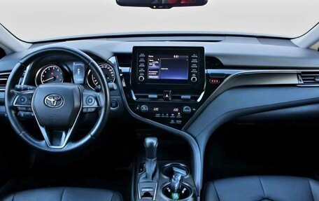 Toyota Camry, 2021 год, 3 100 000 рублей, 8 фотография