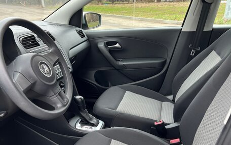 Volkswagen Polo VI (EU Market), 2013 год, 900 000 рублей, 29 фотография