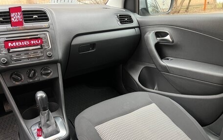 Volkswagen Polo VI (EU Market), 2013 год, 900 000 рублей, 24 фотография