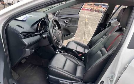 Toyota Yaris XP150 рестайлинг, 2022 год, 1 210 000 рублей, 9 фотография