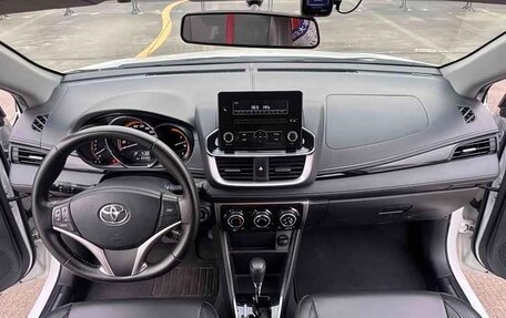Toyota Yaris XP150 рестайлинг, 2022 год, 1 210 000 рублей, 8 фотография