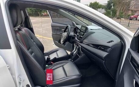 Toyota Yaris XP150 рестайлинг, 2022 год, 1 210 000 рублей, 10 фотография