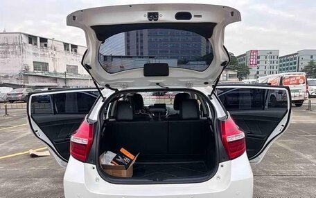 Toyota Yaris XP150 рестайлинг, 2022 год, 1 210 000 рублей, 13 фотография