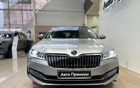 Skoda Superb III рестайлинг, 2024 год, 4 435 000 рублей, 2 фотография