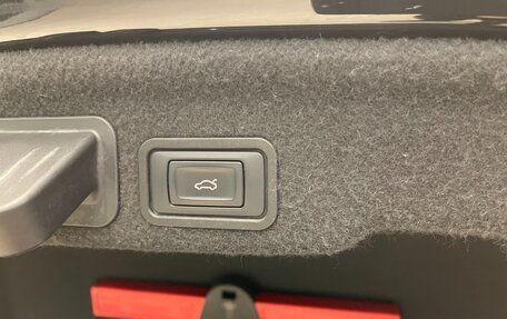 Audi A8, 2015 год, 2 350 000 рублей, 38 фотография