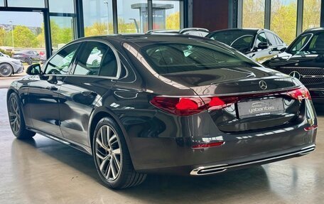 Mercedes-Benz E-Класс, 2023 год, 6 400 000 рублей, 4 фотография