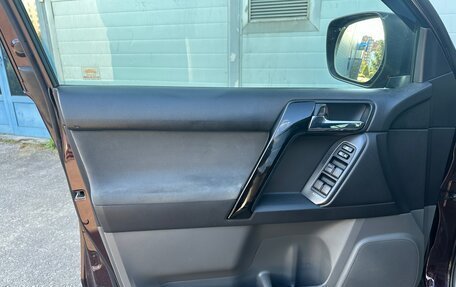 Toyota Land Cruiser Prado 150 рестайлинг 2, 2011 год, 2 650 000 рублей, 25 фотография