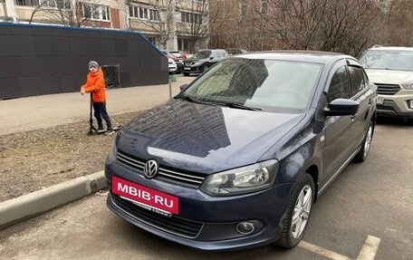 Volkswagen Polo VI (EU Market), 2012 год, 800 000 рублей, 2 фотография