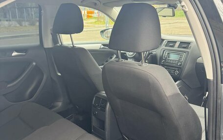 Volkswagen Jetta VI, 2012 год, 900 000 рублей, 10 фотография