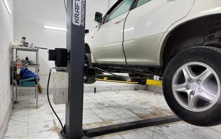 Toyota Harrier, 1999 год, 630 000 рублей, 2 фотография