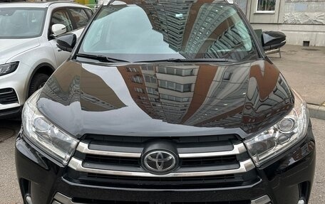 Toyota Highlander III, 2018 год, 3 700 000 рублей, 1 фотография