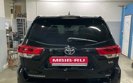 Toyota Highlander III, 2018 год, 3 700 000 рублей, 2 фотография