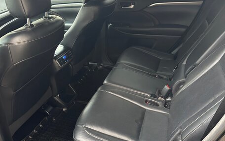 Toyota Highlander III, 2018 год, 3 700 000 рублей, 7 фотография