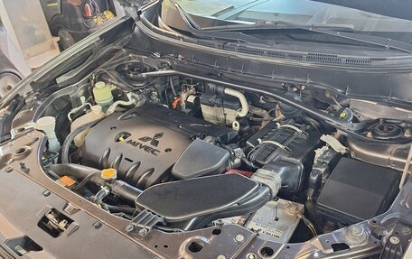 Mitsubishi Outlander III рестайлинг 3, 2011 год, 1 200 000 рублей, 7 фотография