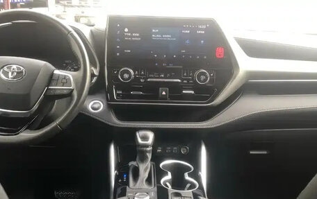 Toyota Highlander, 2022 год, 4 340 000 рублей, 8 фотография