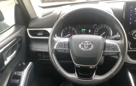Toyota Highlander, 2022 год, 4 340 000 рублей, 21 фотография