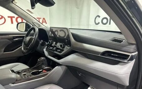 Toyota Highlander, 2022 год, 6 100 000 рублей, 9 фотография