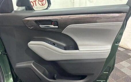 Toyota Highlander, 2022 год, 6 100 000 рублей, 7 фотография