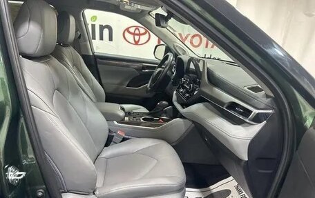 Toyota Highlander, 2022 год, 6 100 000 рублей, 8 фотография