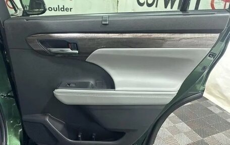 Toyota Highlander, 2022 год, 6 100 000 рублей, 10 фотография