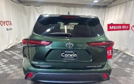 Toyota Highlander, 2022 год, 6 100 000 рублей, 3 фотография