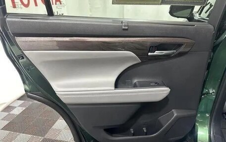 Toyota Highlander, 2022 год, 6 100 000 рублей, 15 фотография