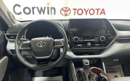 Toyota Highlander, 2022 год, 6 100 000 рублей, 18 фотография