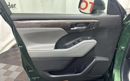 Toyota Highlander, 2022 год, 6 100 000 рублей, 19 фотография