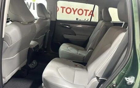 Toyota Highlander, 2022 год, 6 100 000 рублей, 16 фотография