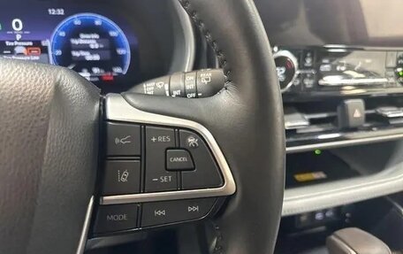 Toyota Highlander, 2022 год, 6 100 000 рублей, 26 фотография