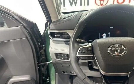 Toyota Highlander, 2022 год, 6 100 000 рублей, 22 фотография