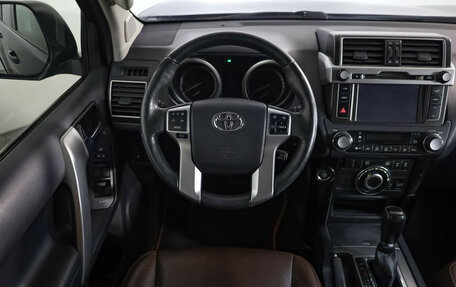 Toyota Land Cruiser Prado 150 рестайлинг 2, 2016 год, 3 299 000 рублей, 10 фотография