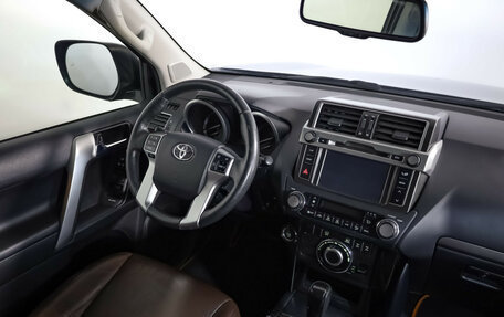 Toyota Land Cruiser Prado 150 рестайлинг 2, 2016 год, 3 299 000 рублей, 8 фотография