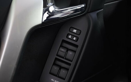 Toyota Land Cruiser Prado 150 рестайлинг 2, 2016 год, 3 299 000 рублей, 13 фотография