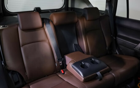 Toyota Land Cruiser Prado 150 рестайлинг 2, 2016 год, 3 299 000 рублей, 25 фотография