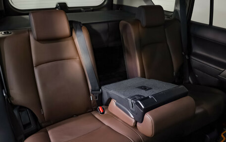 Toyota Land Cruiser Prado 150 рестайлинг 2, 2016 год, 3 299 000 рублей, 26 фотография